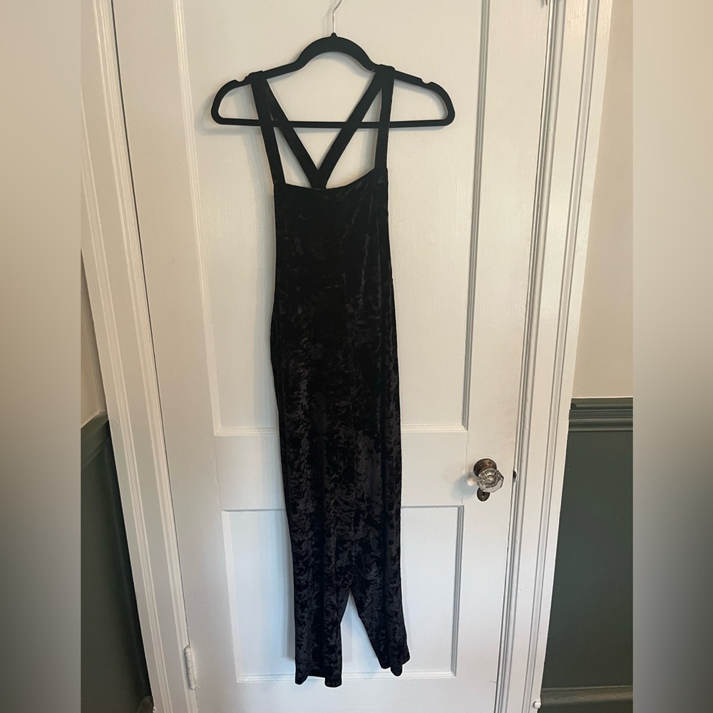 Urban Outfitters Black Crushed Velvet Jumpsuit - Picture 2 of 5